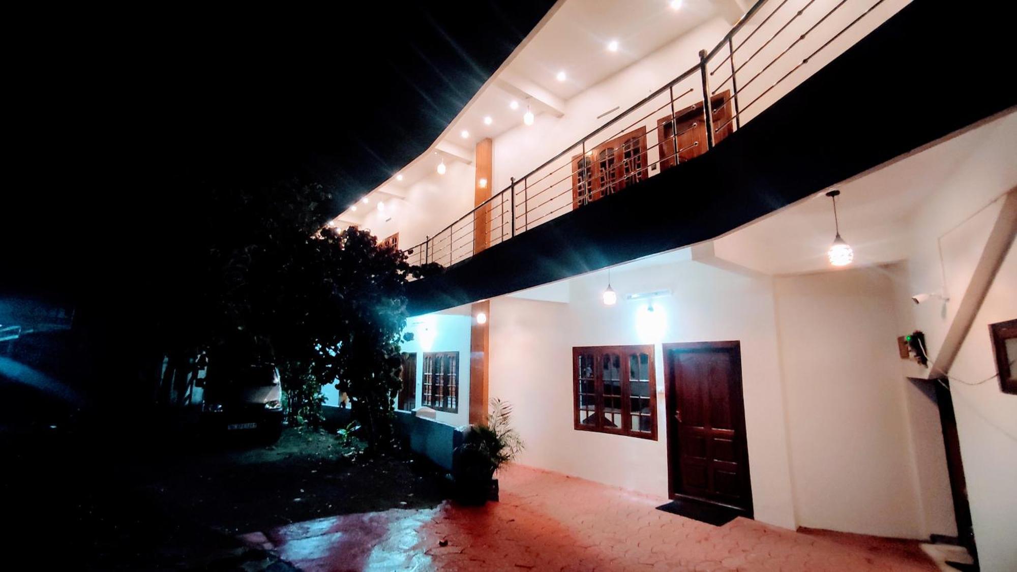 Grand Periyar Apartment Thekkady Exterior photo