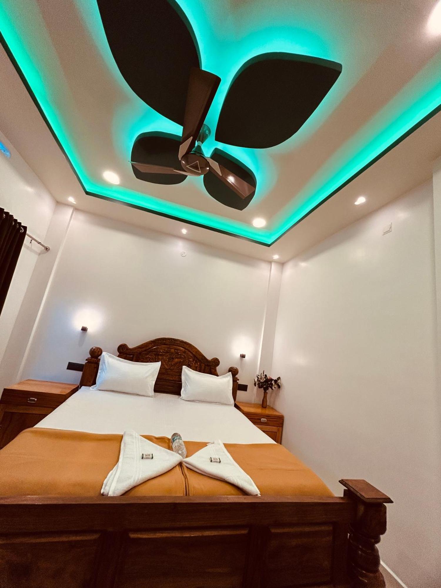 Grand Periyar Apartment Thekkady Exterior photo