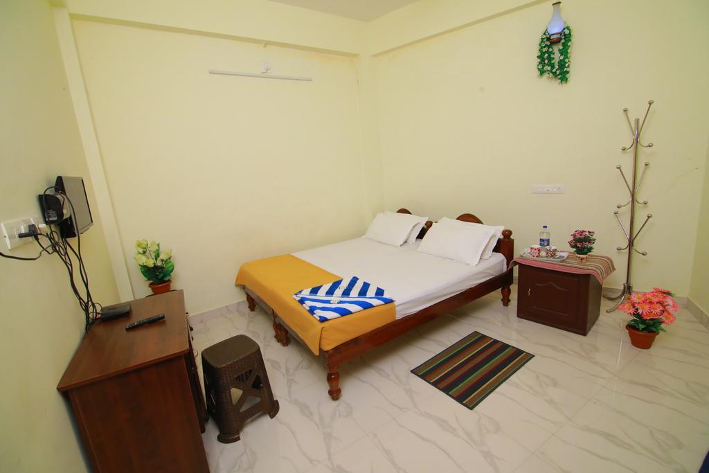 Grand Periyar Apartment Thekkady Exterior photo
